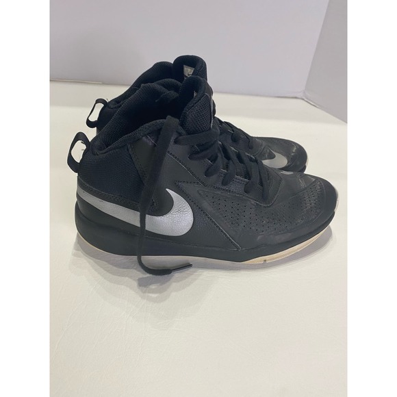 Nike Team Hustle D7. Kids Size 6Y 747998-001. Black/Silver. - Picture 2 of 9